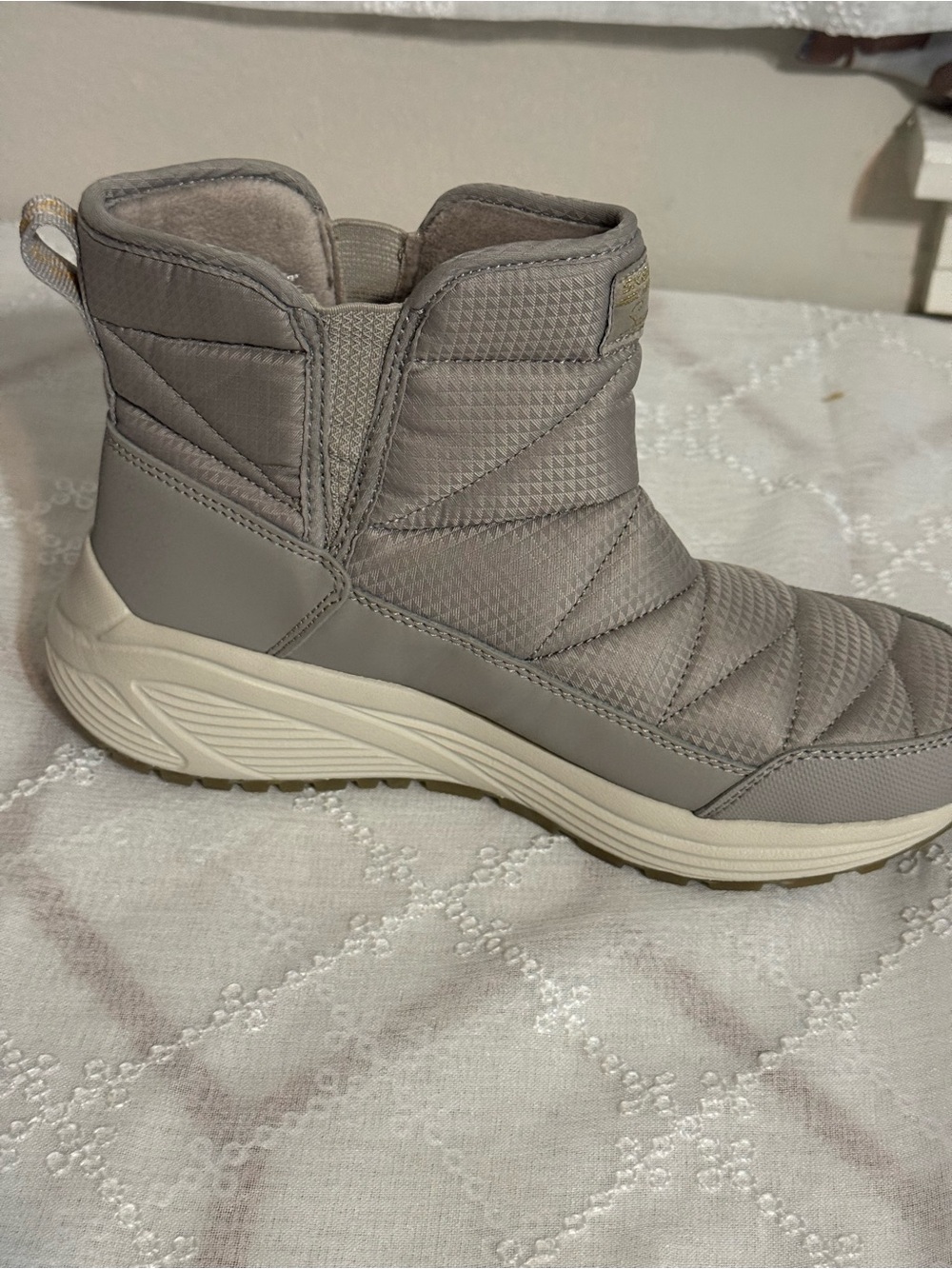 Skechers Quilted Ankle Snow Boots in Taupe with Gold Trim - Picture 4 of 7